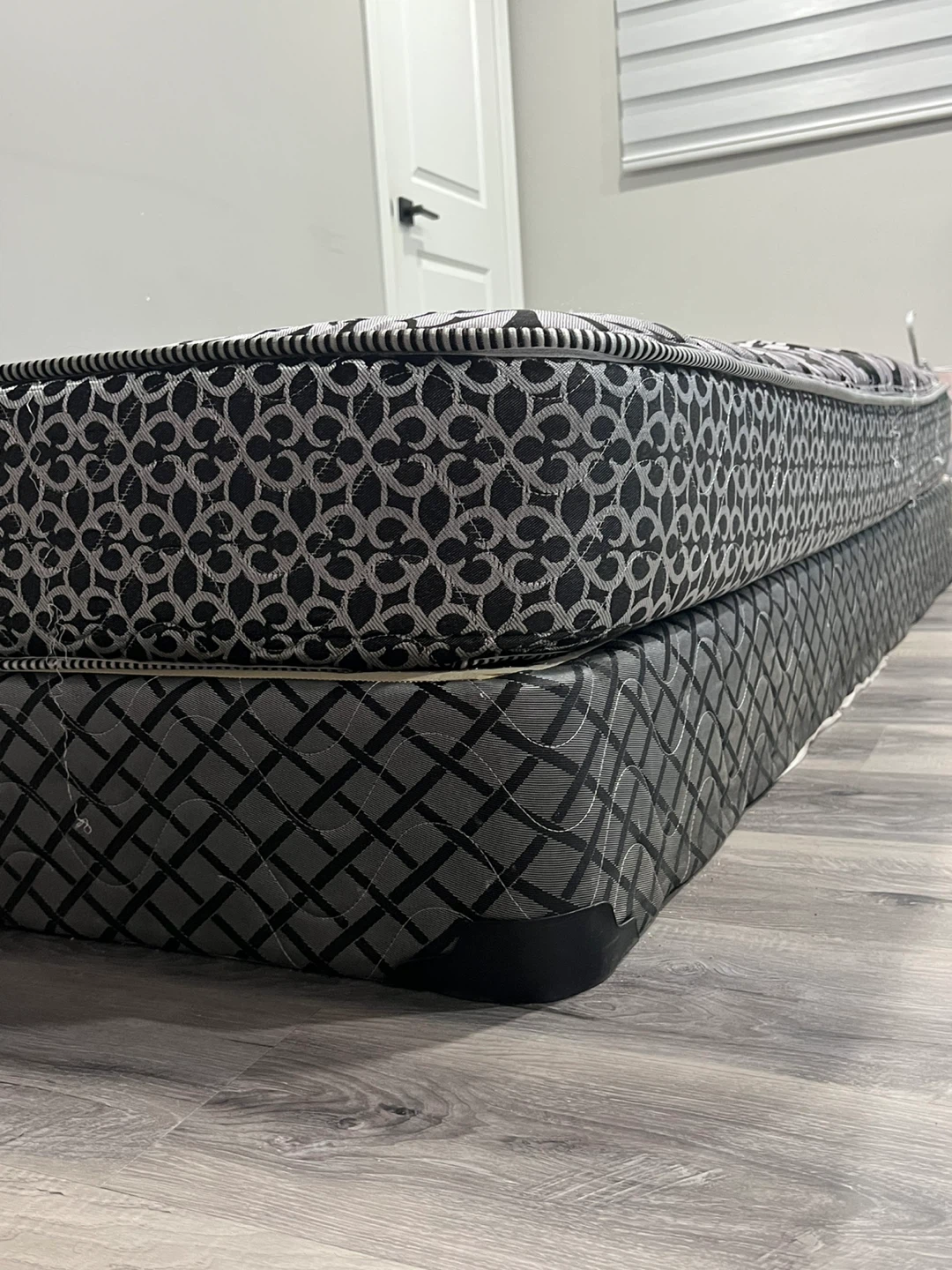 Black and White Floral Double size Mattress
