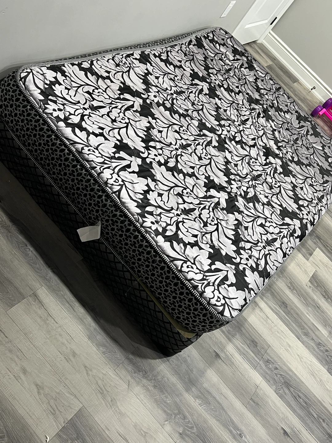 Black and White Floral Double size Mattress - photo 2