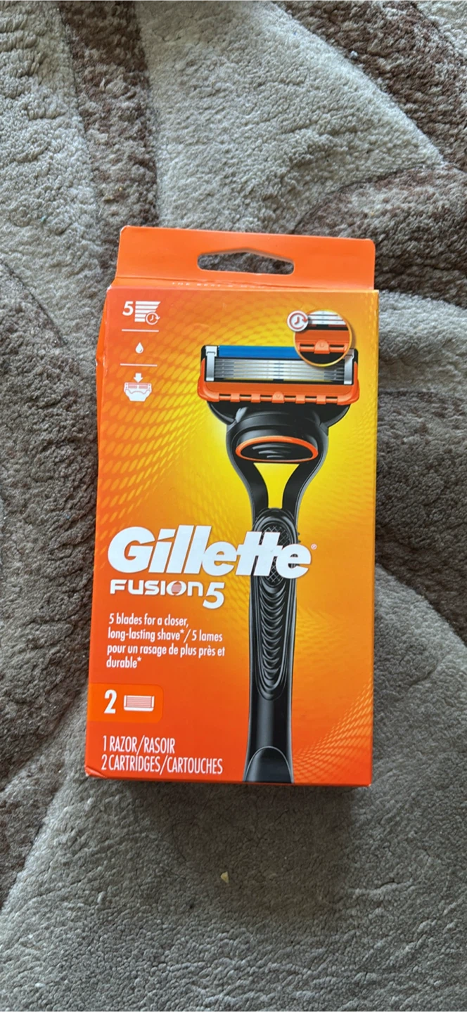 Gillette Fusion 5 Razor with 2 Cartridges