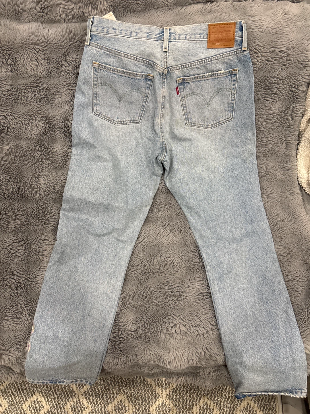 Levi's Light Wash Denim Jeans with Flower Patches w31 l30 - photo 2