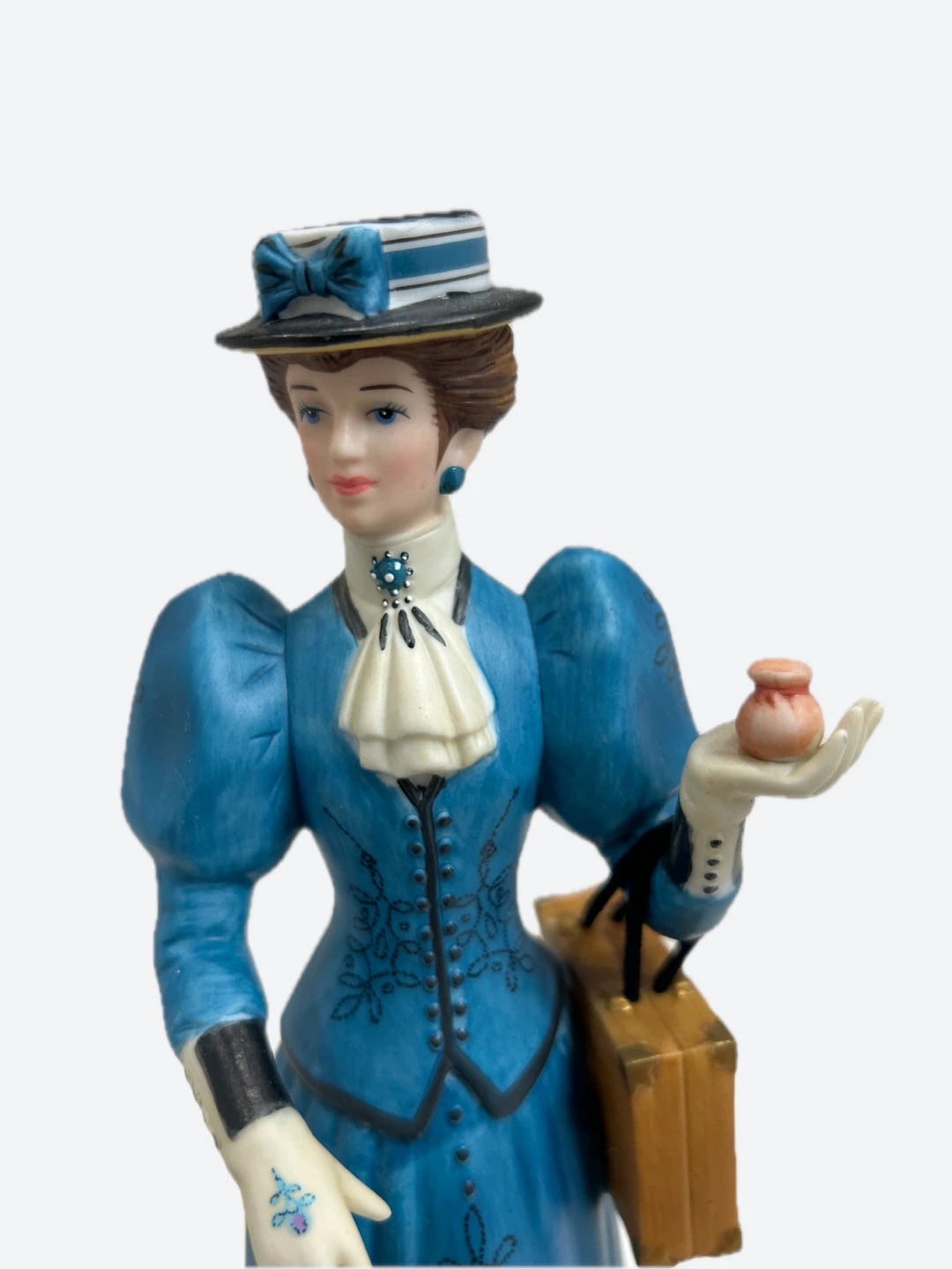 Vintage 2009 Avon Mrs Albee porcelain figurine - photo 2