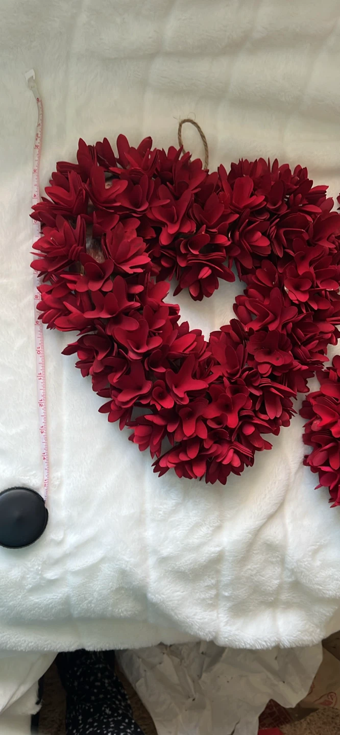 Red Heart Wreath with Candle Holders - photo 2