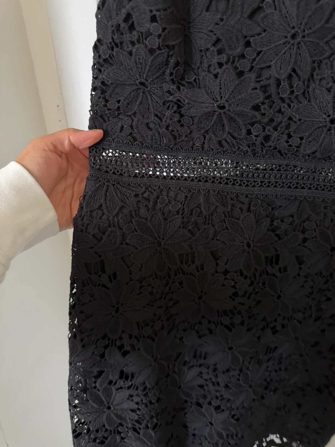 Black Lace Sheath Dress - photo 3