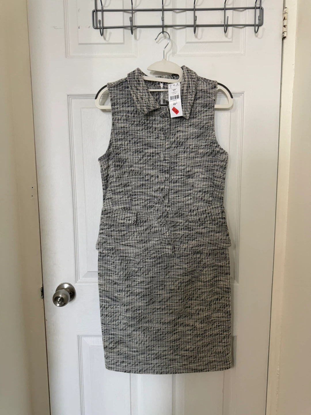 Sleeveless Dress with Collar