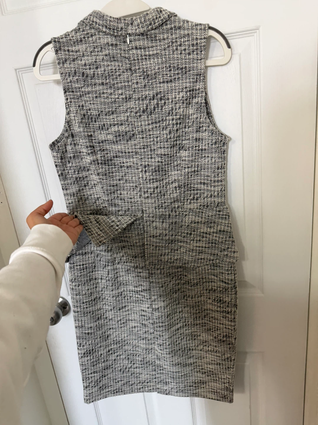 Sleeveless Dress with Collar - photo 5