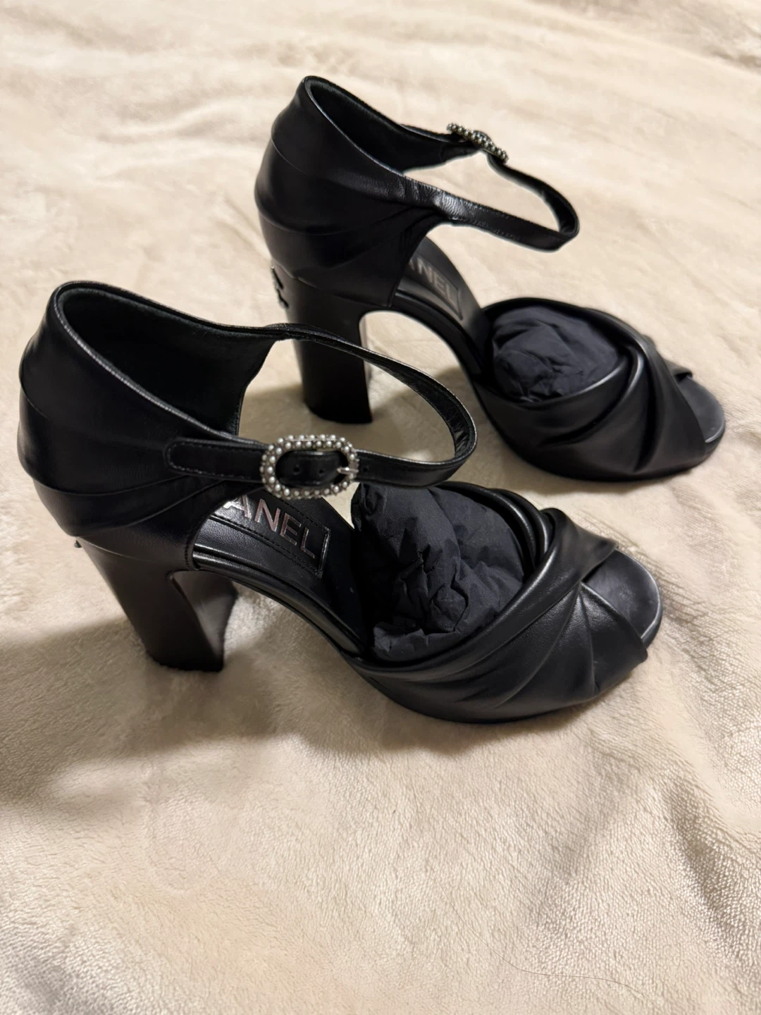 Chanel Black Leather Heels with Crystal Buckle - photo 4