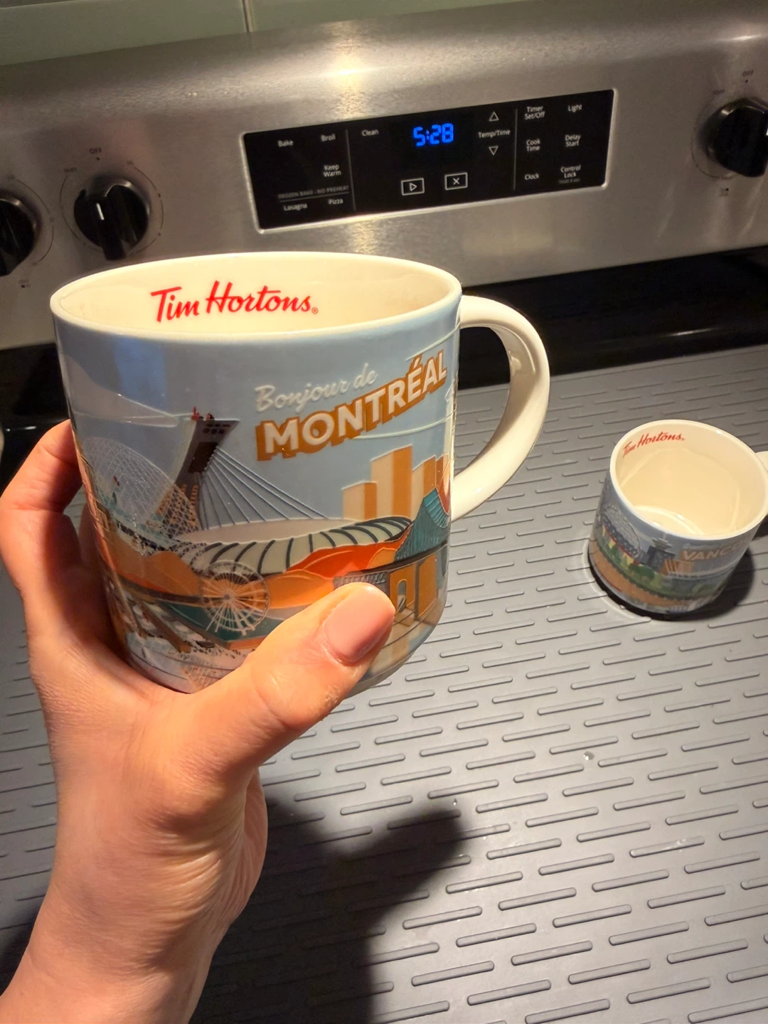 Tim Hortons Cityscape Mugs🏆 (Calgary, Montreal, Vancouver) - photo 3