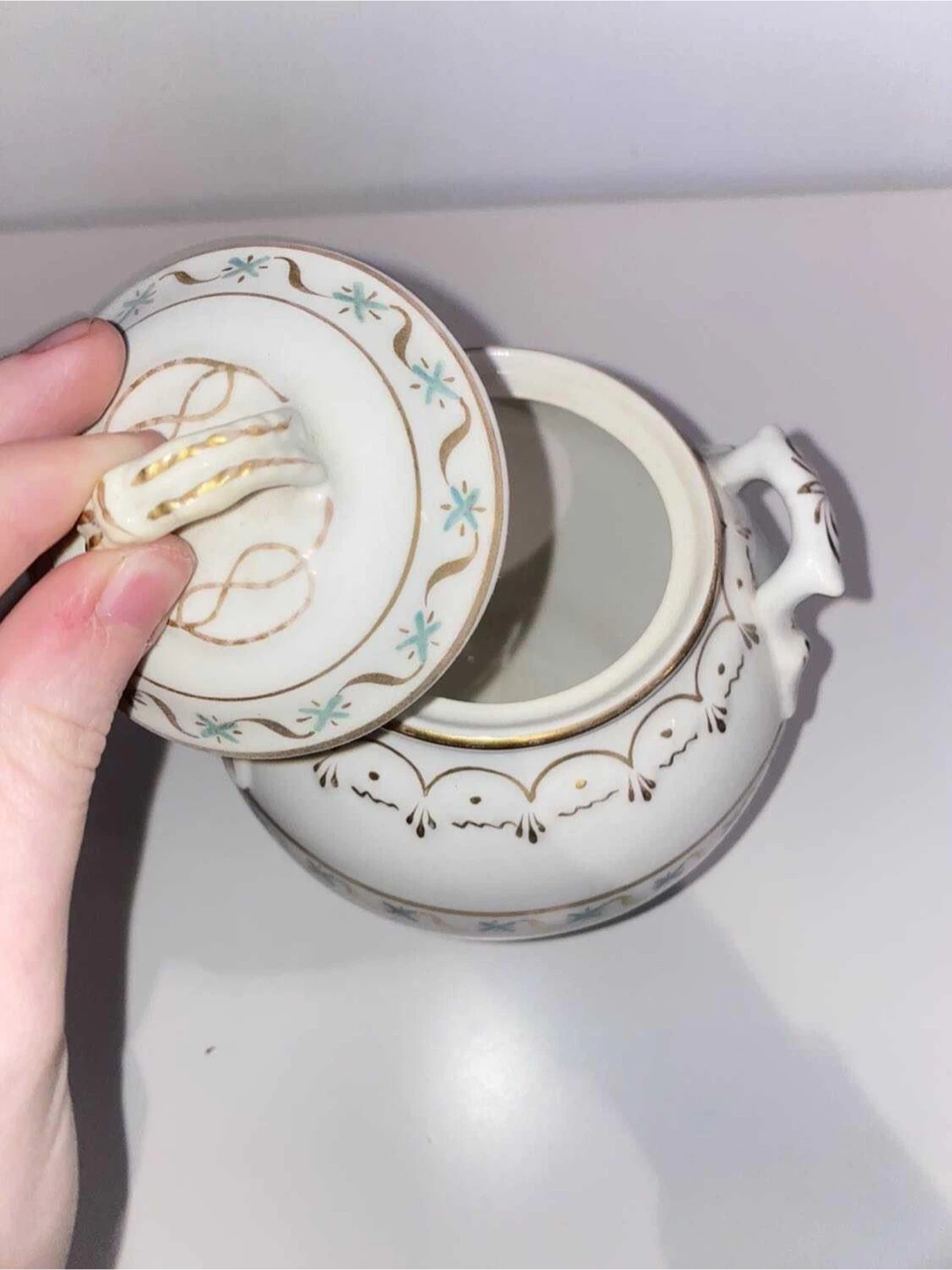 Antique Pot with Lid - photo 3