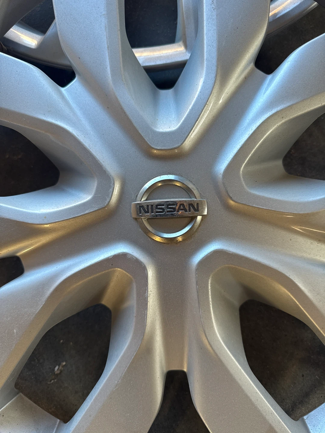 Nissan Hubcaps - Set of 3, for 17 inches rim - photo 2