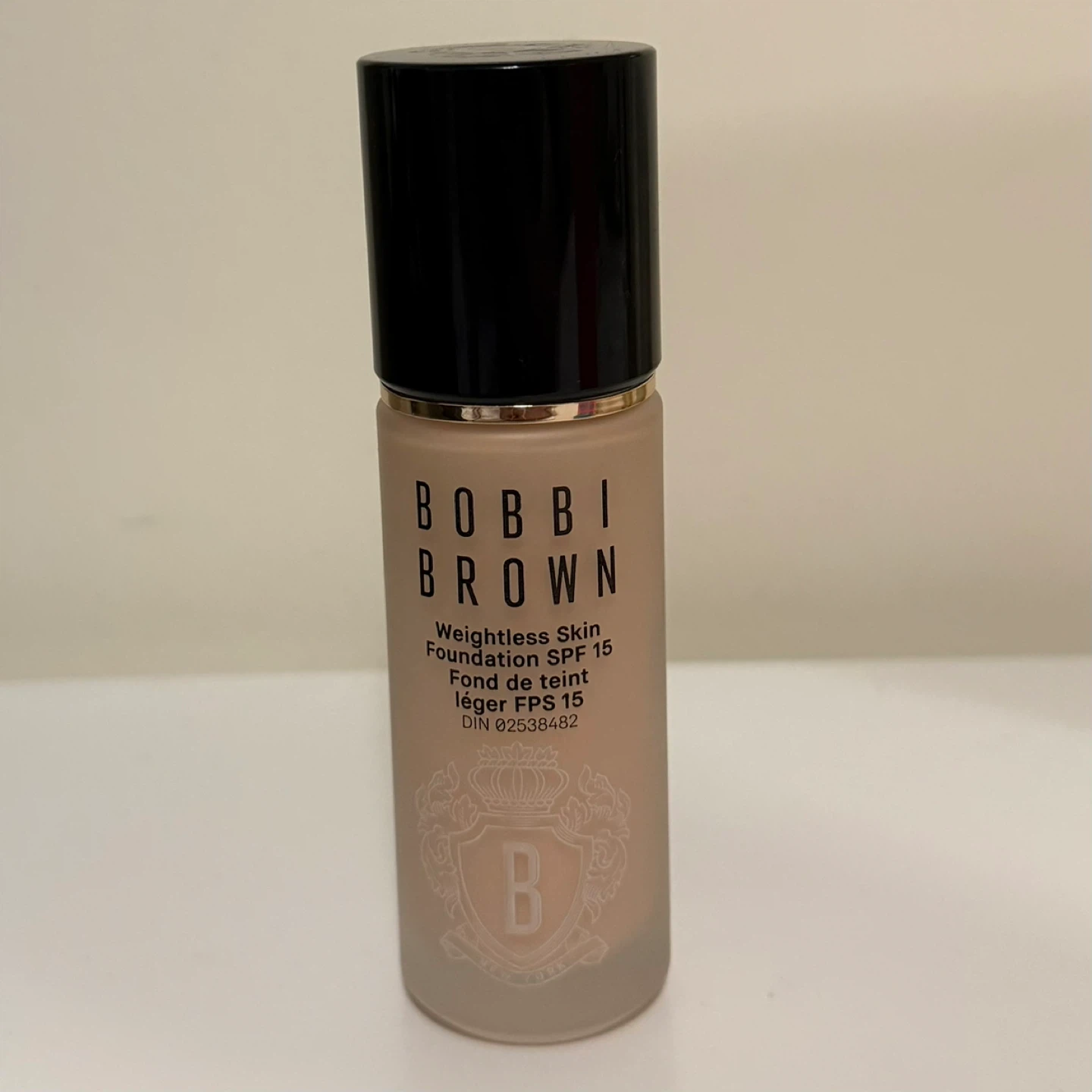 Bobbi Brown Weightless Skin Oil-Controlling Foundation - photo 4