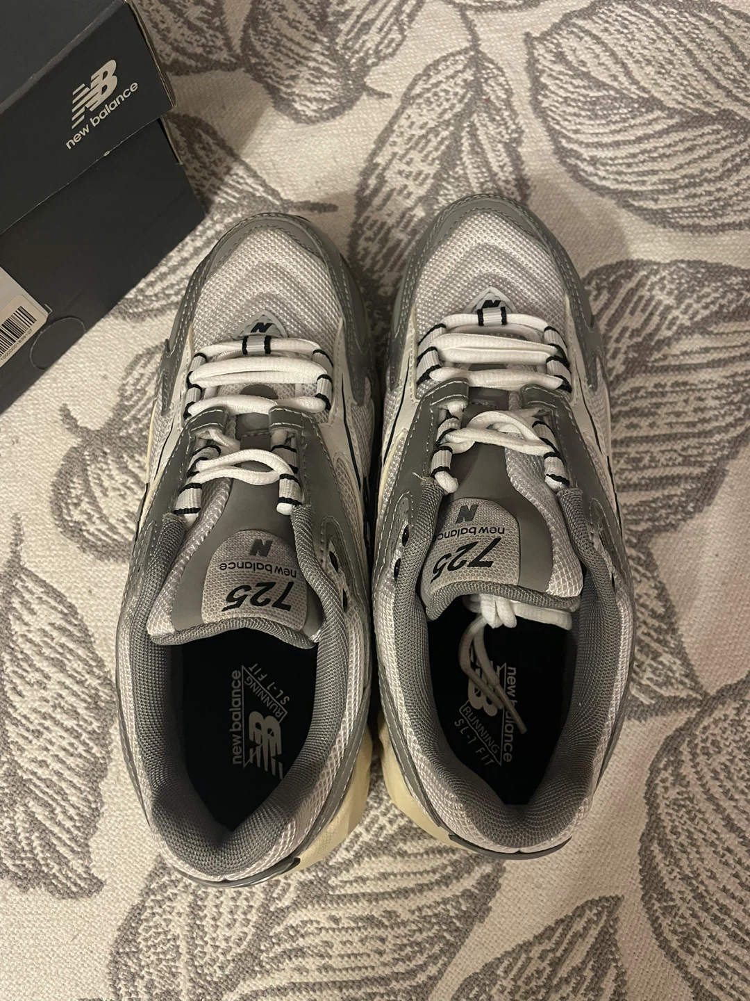 New Balance 725 V1 Running Shoes - Silver/Grey- size W7.5 - photo 2