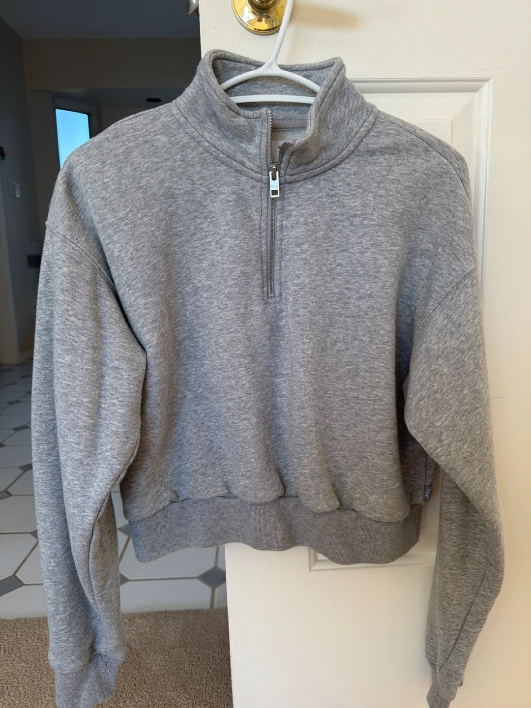 Grey TNA cropped zip
