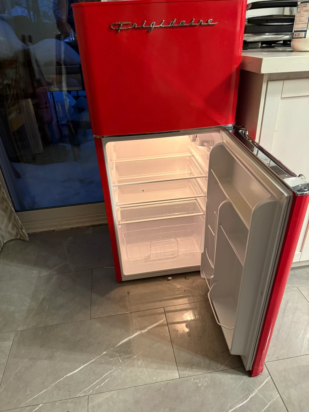 Frigidaire Red Retro Mini Fridge - photo 4
