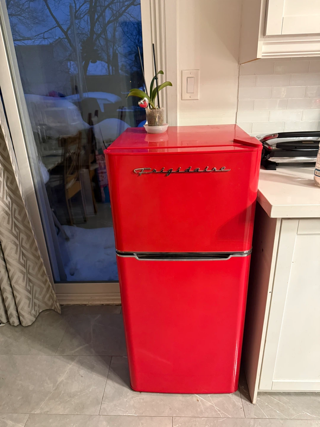 Frigidaire Red Retro Mini Fridge