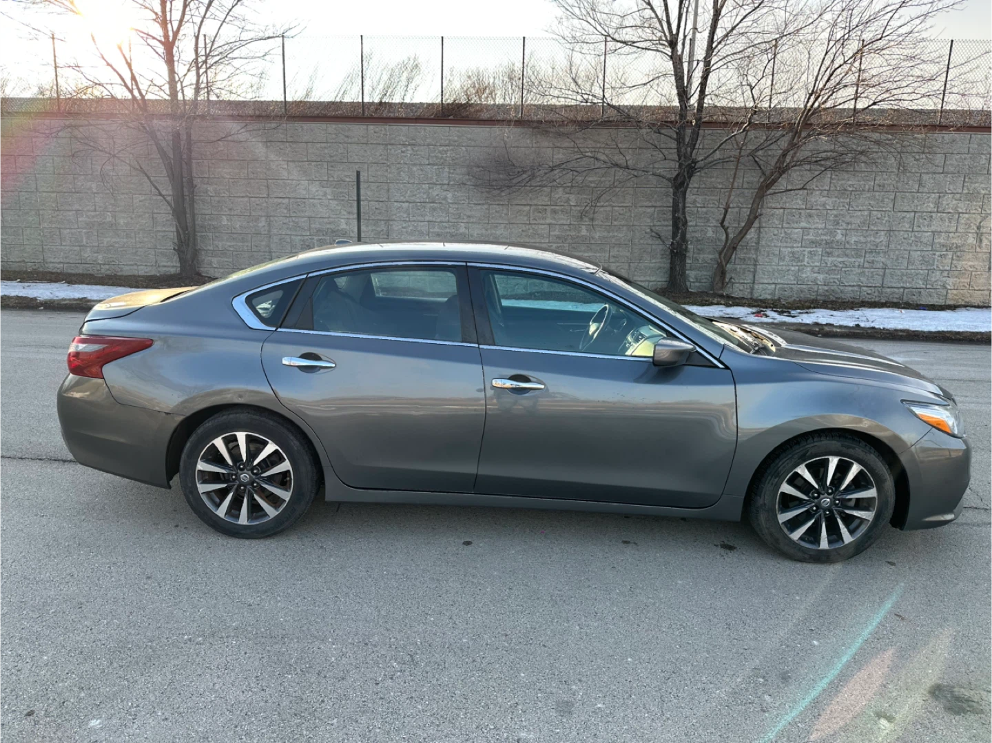 2018 Nissan Altima SV Sedan 100k Miles - photo 2