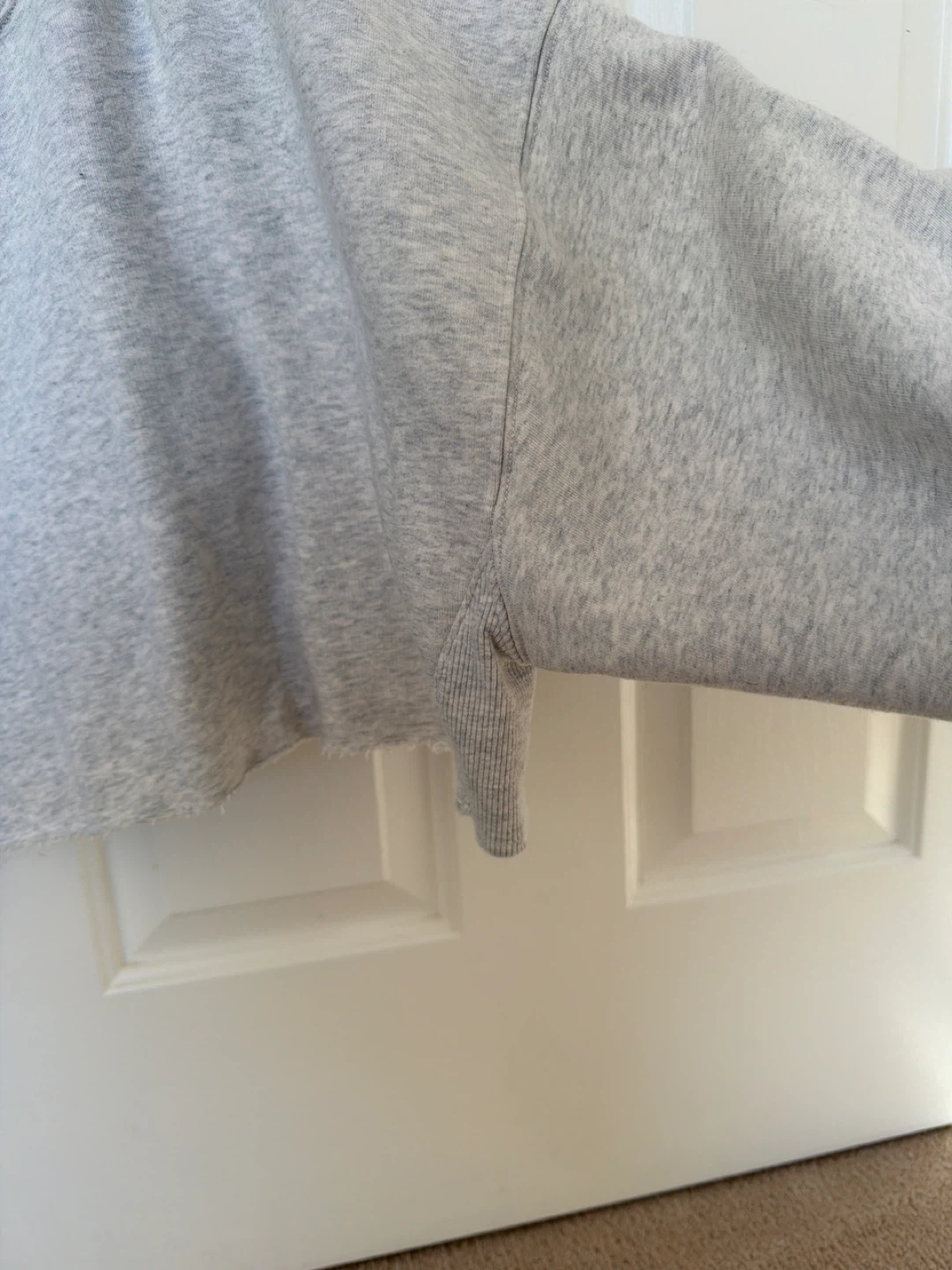 TNA by Aritzia grey crop top - photo 2