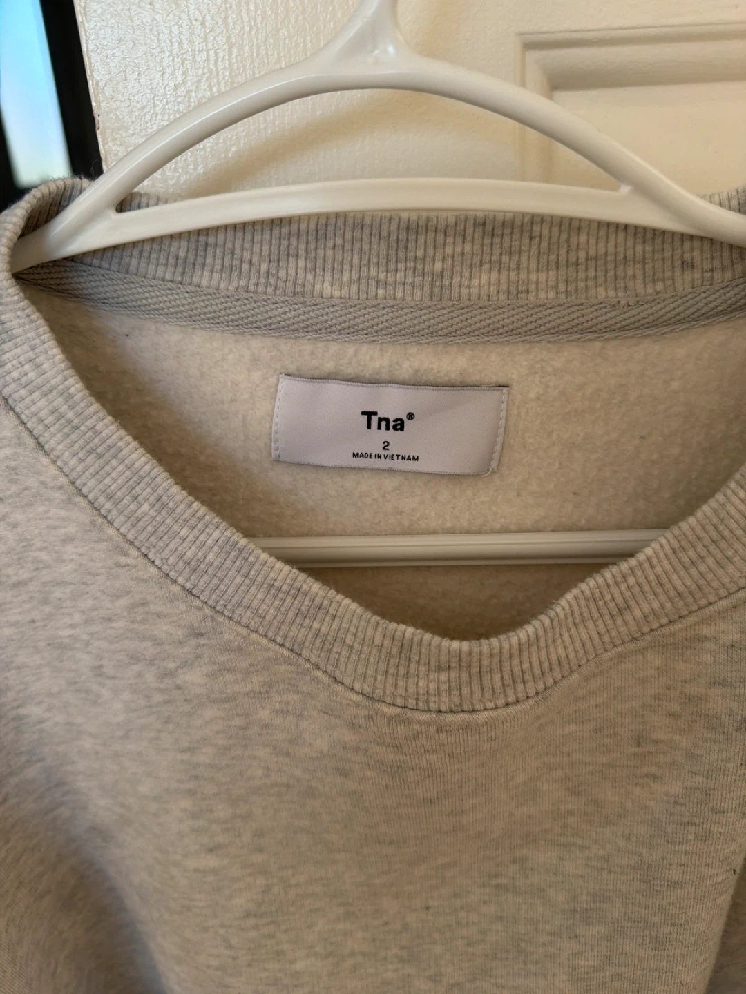 TNA by Aritzia grey crop top - photo 3