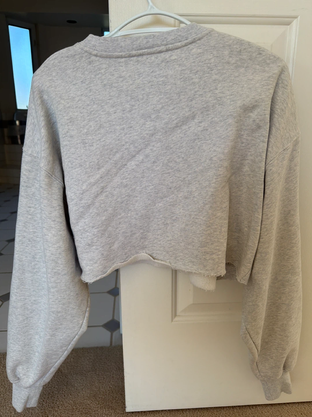 TNA by Aritzia grey crop top - photo 4