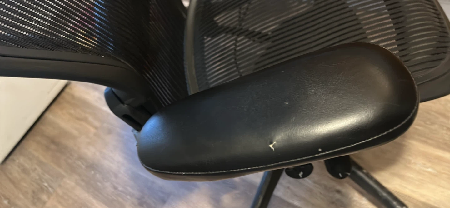 Herman Miller Aeron Chair - photo 2