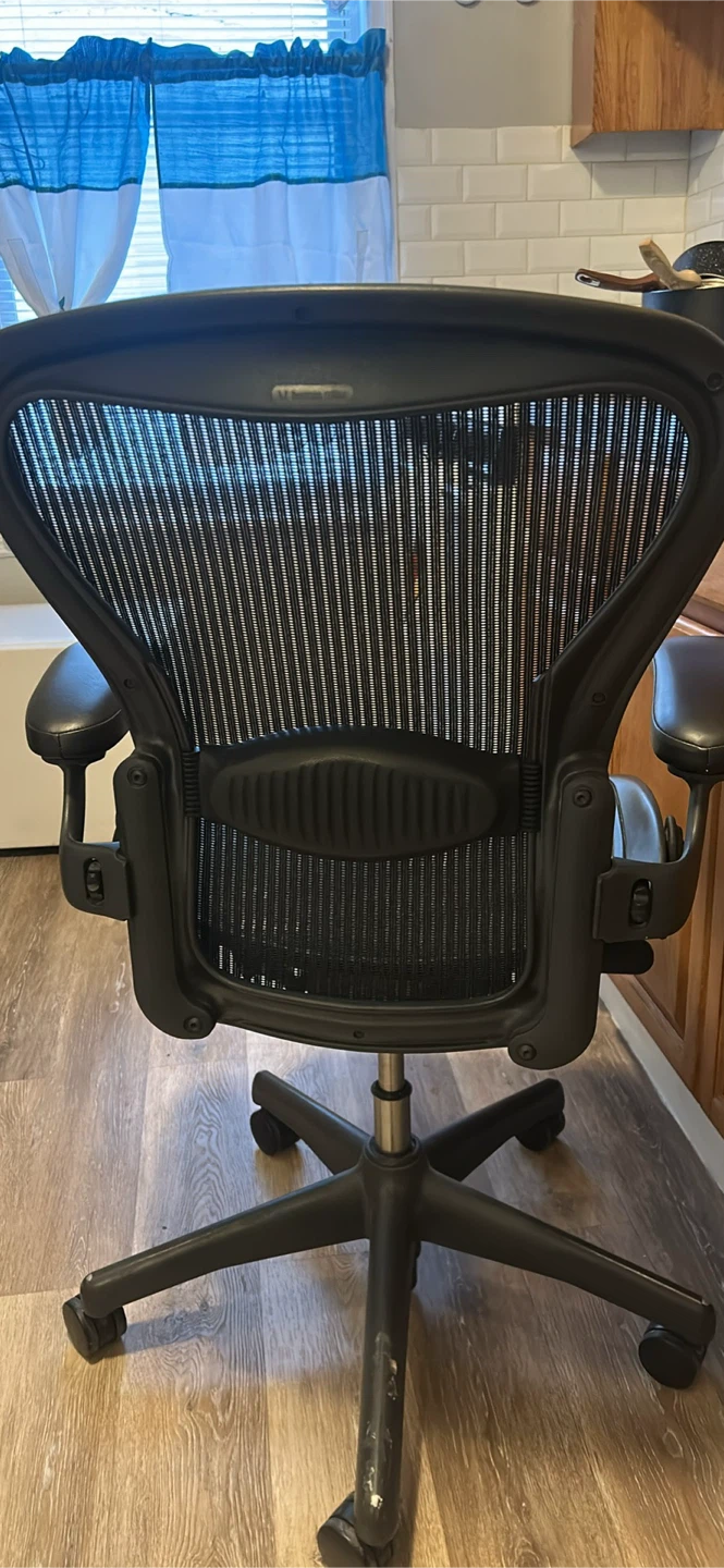 Herman Miller Aeron Chair - photo 4