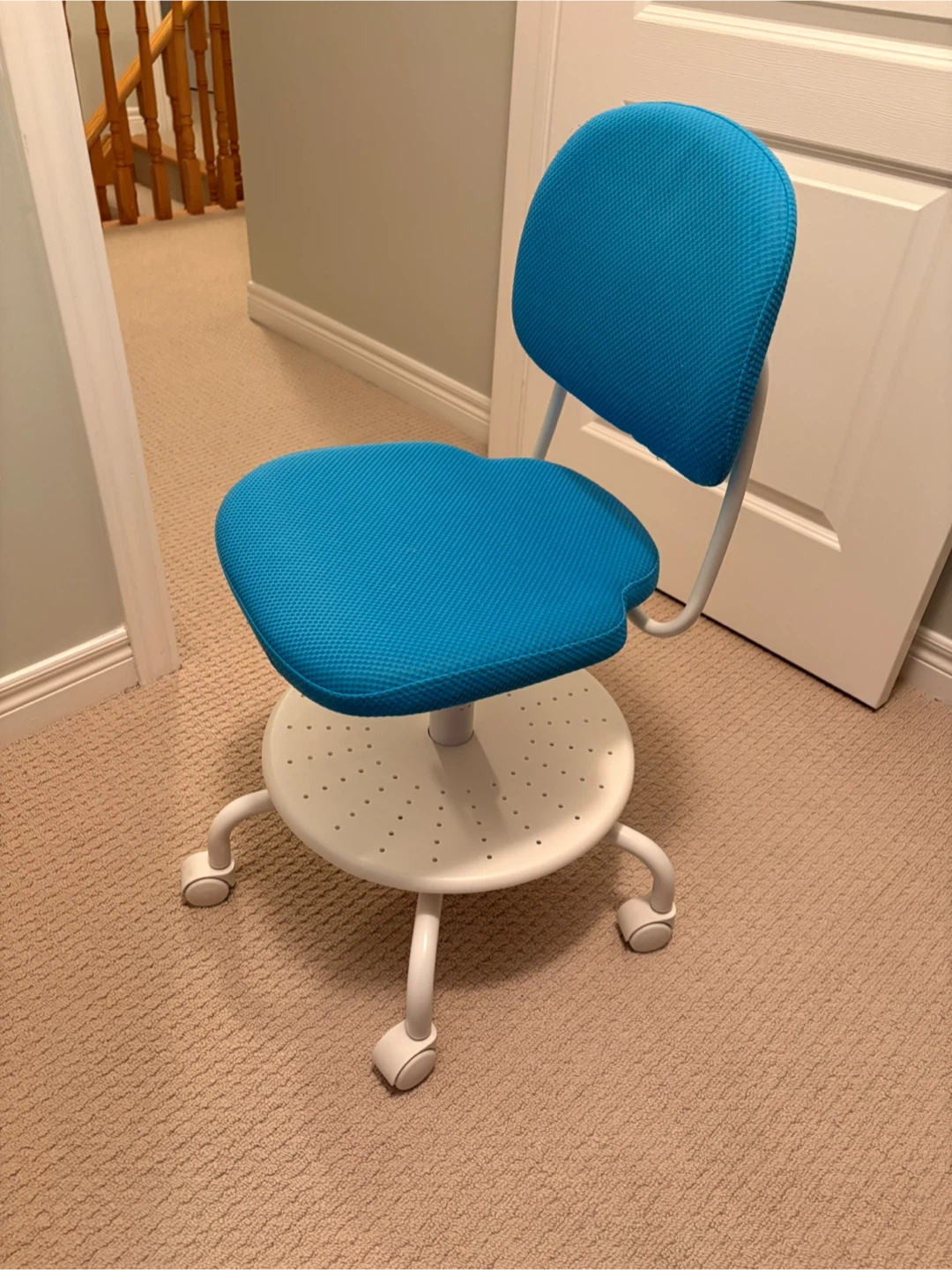 IKEA MICKE desk & VIMUND chair - photo 5