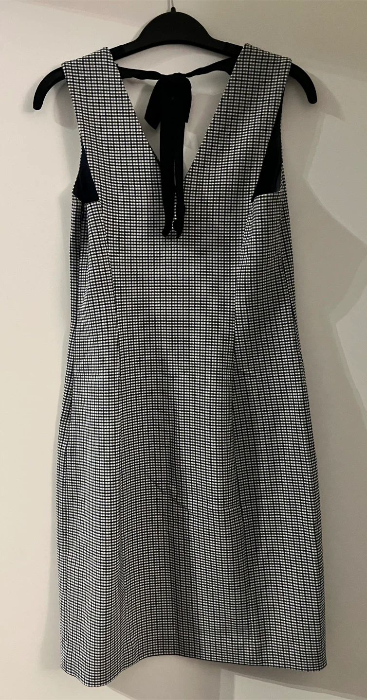 Banana Republic Sleeveless Sheath Dress Size 2 - photo 2
