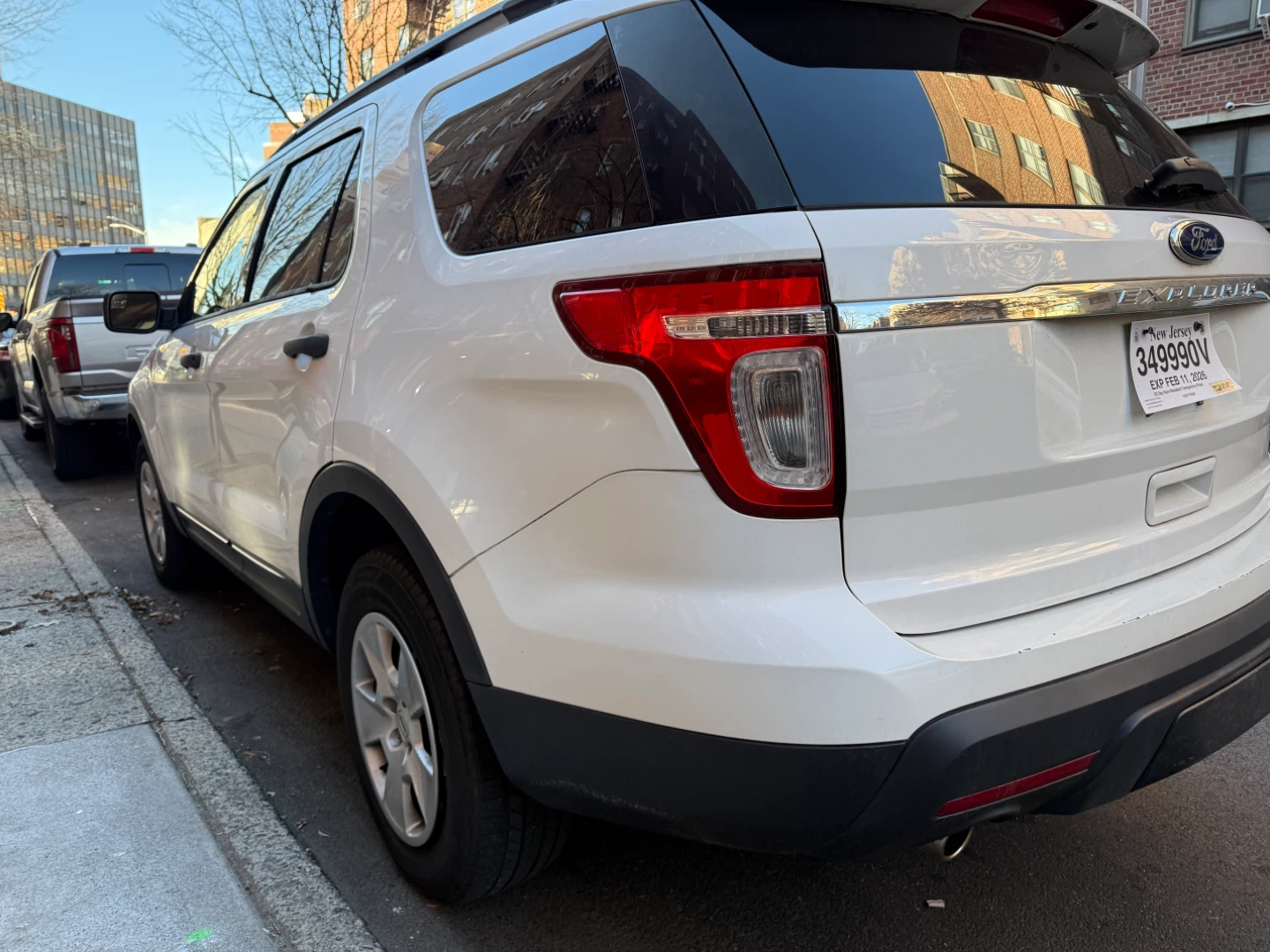 2014 White Ford Explorer SUV - photo 3