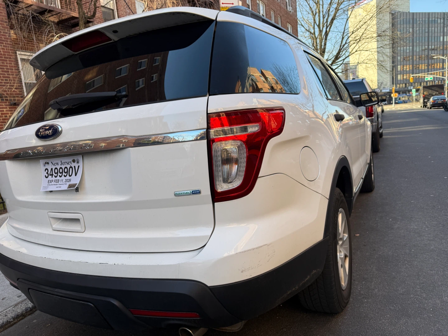 2014 White Ford Explorer SUV - photo 4