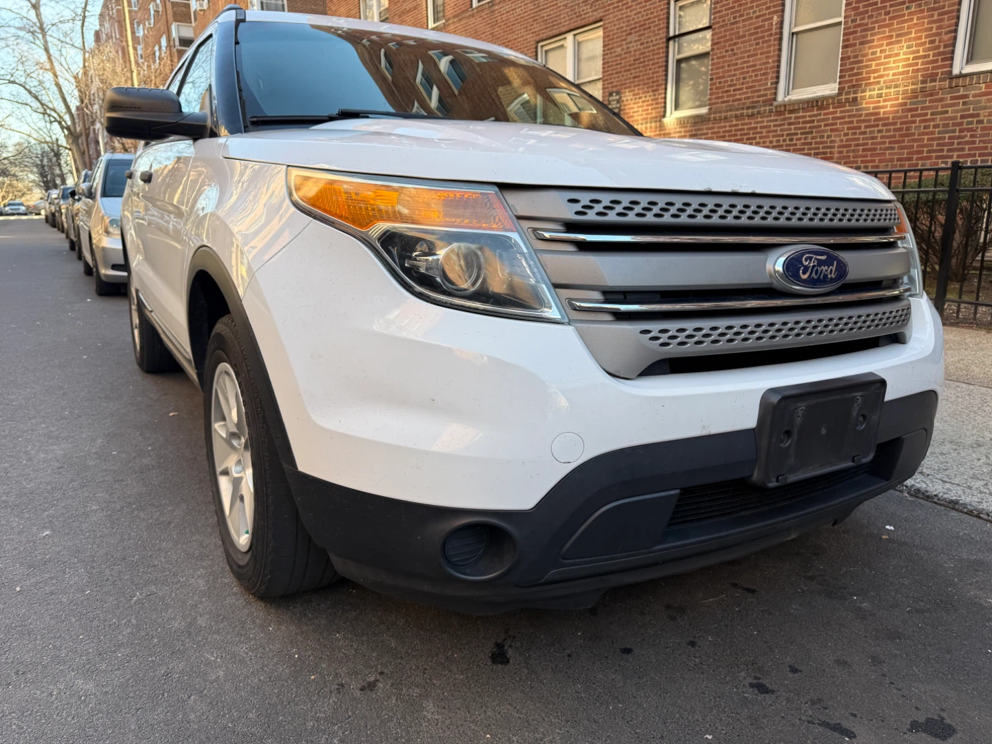 2014 White Ford Explorer SUV - photo 2