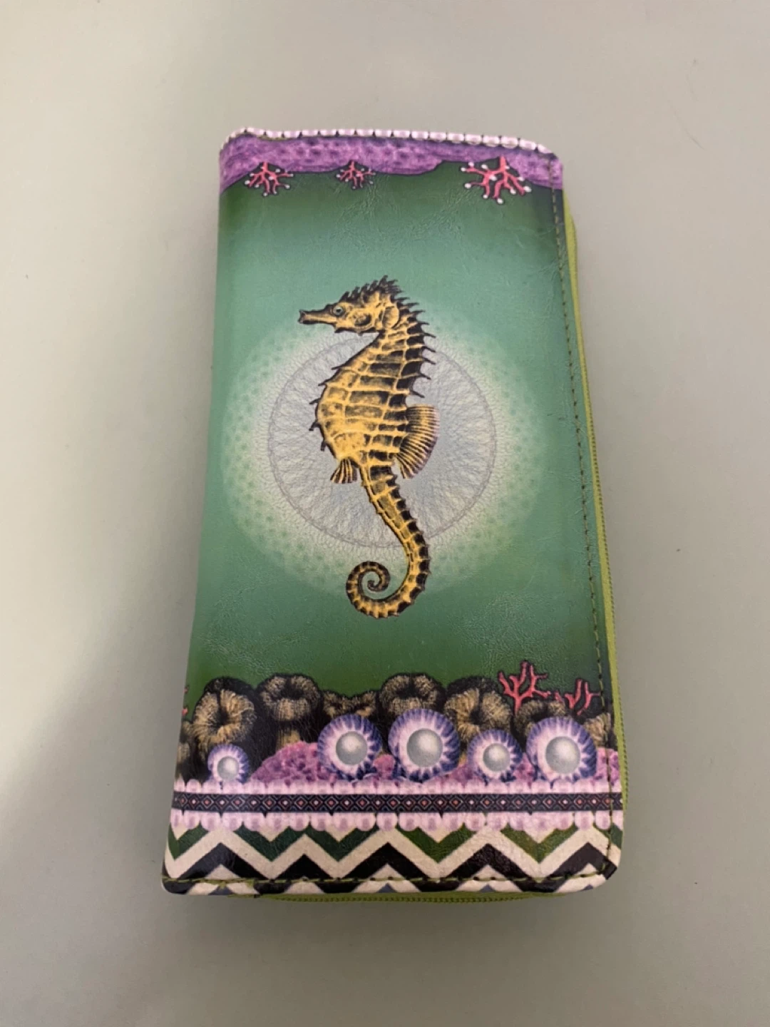 Barely Used Seahorse purse 🧡