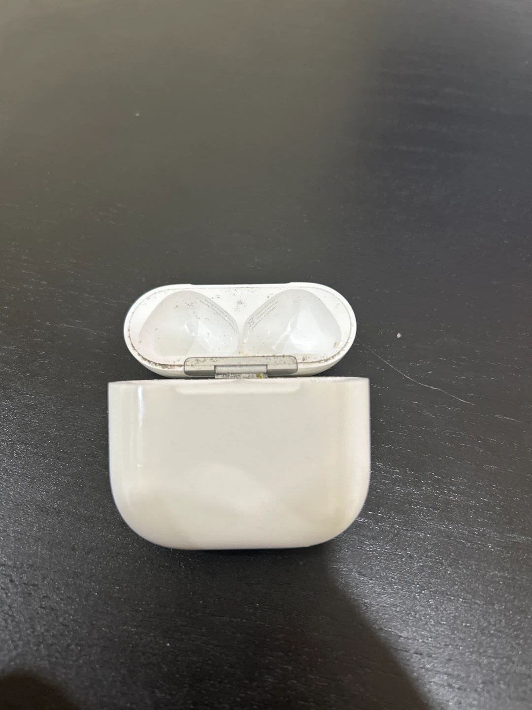 Apple AirPods Pro Charging Case - photo 2