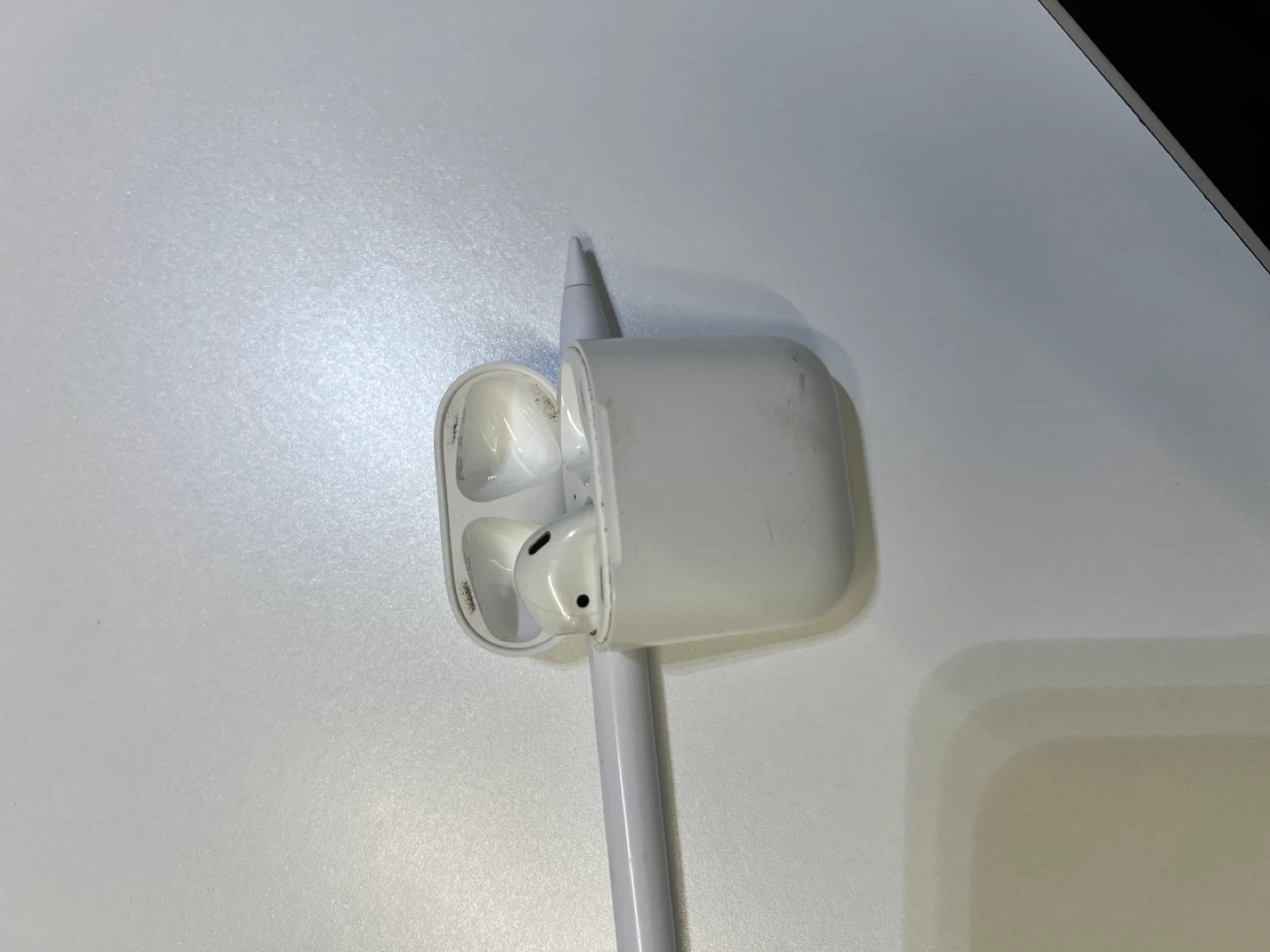 Apple AirPods 2nd Gen with Charging Case