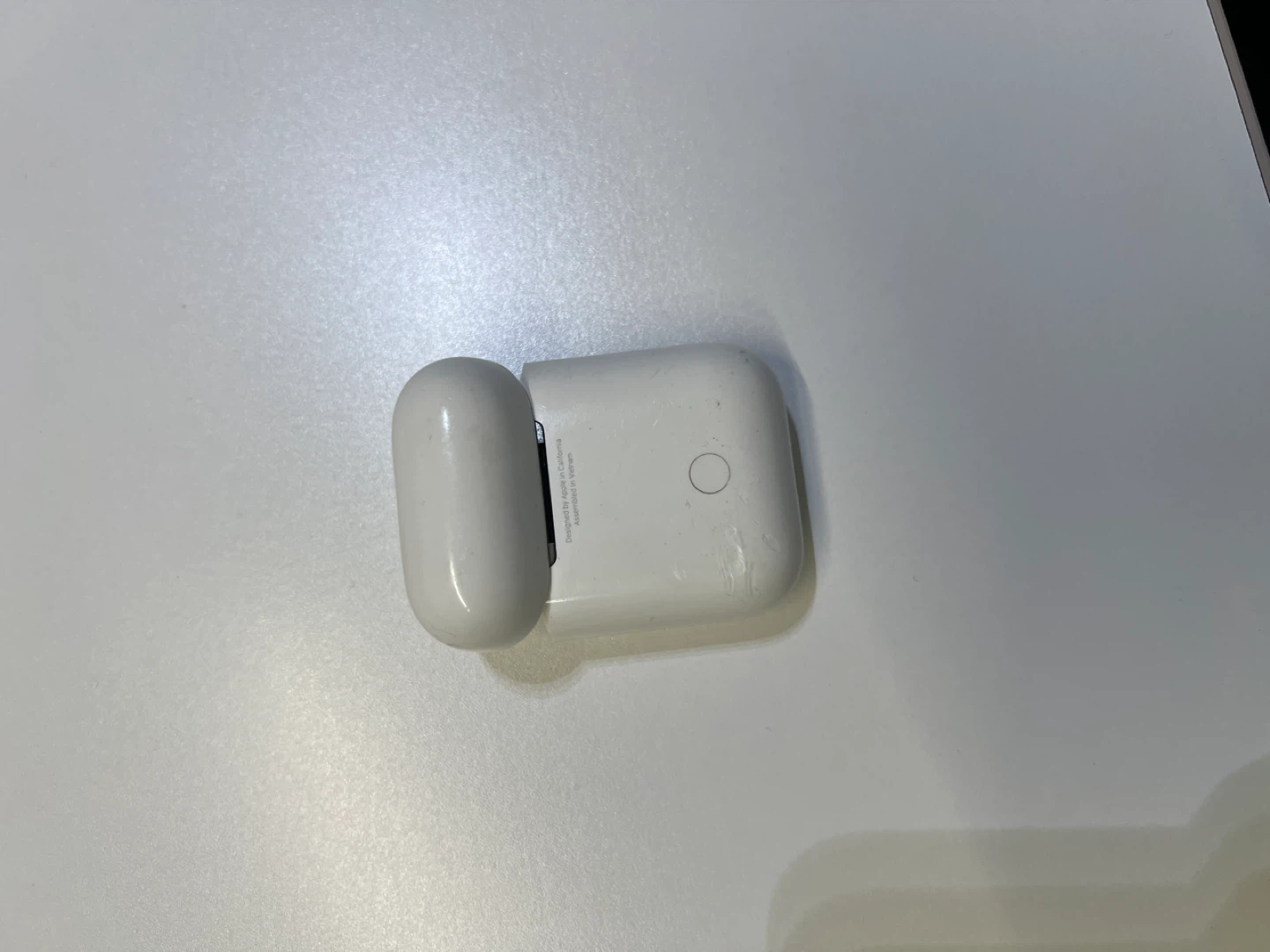 Apple AirPods 2nd Gen with Charging Case - photo 4