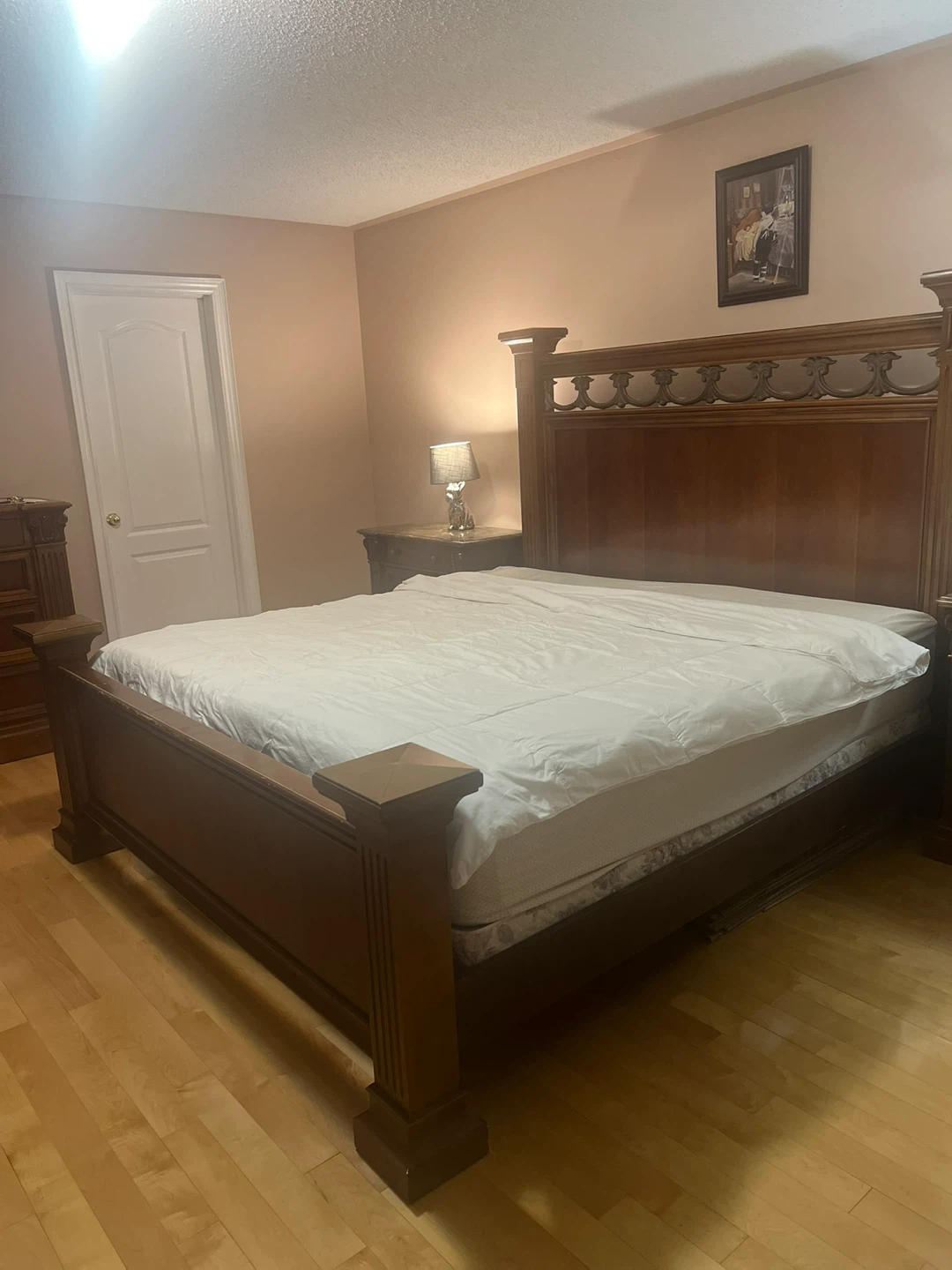 King size bed with side tables and dresser - photo 5