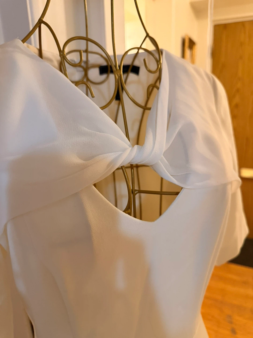 🏆BCBGMAXAZRIA White Twist Front Dress Size 04 - photo 2