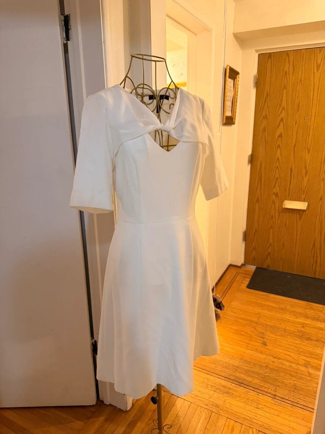 🏆BCBGMAXAZRIA White Twist Front Dress Size 04