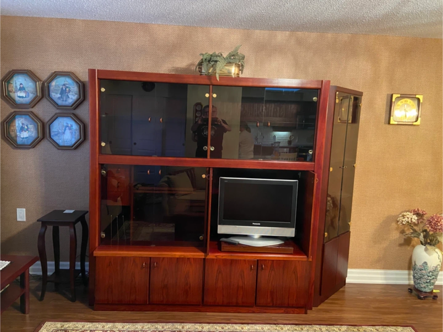 🎉Dark Wood Entertainment Unit with Glass Doors