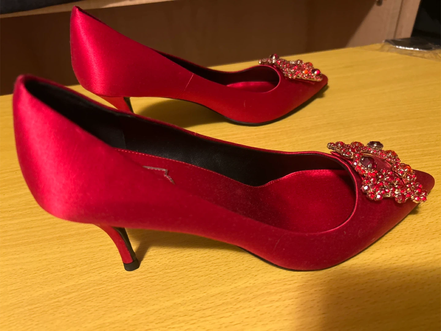 🏆Roger Vivier Red Satin Heels with Crystal Buckle Size🏆 39 - photo 3
