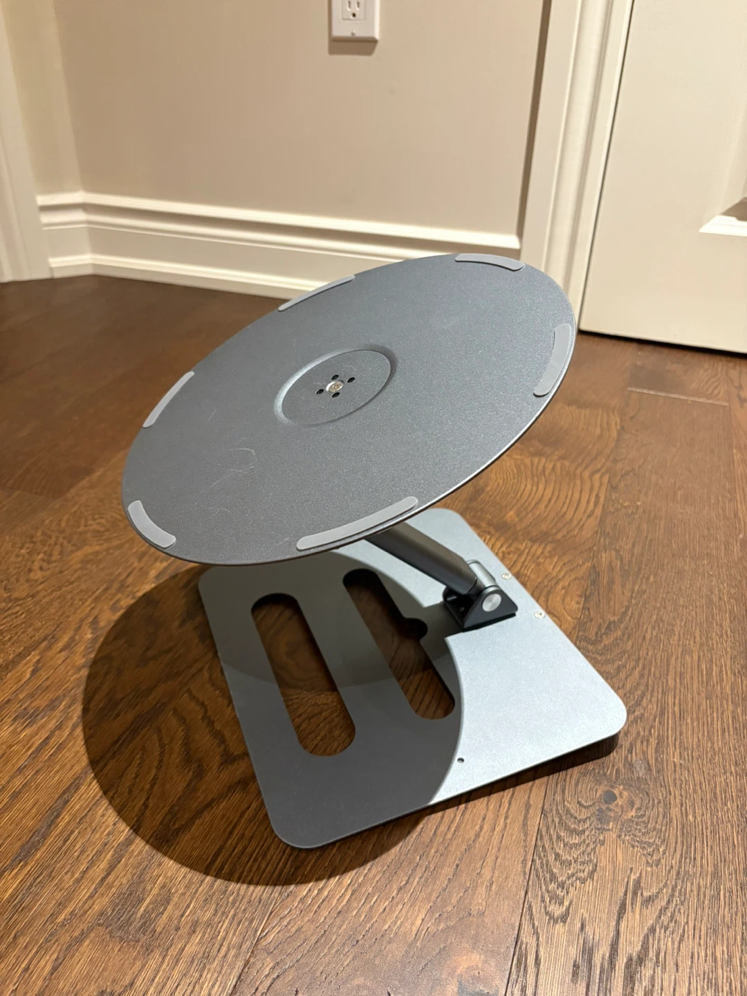 Adjustable Aluminum Laptop Stand - photo 2
