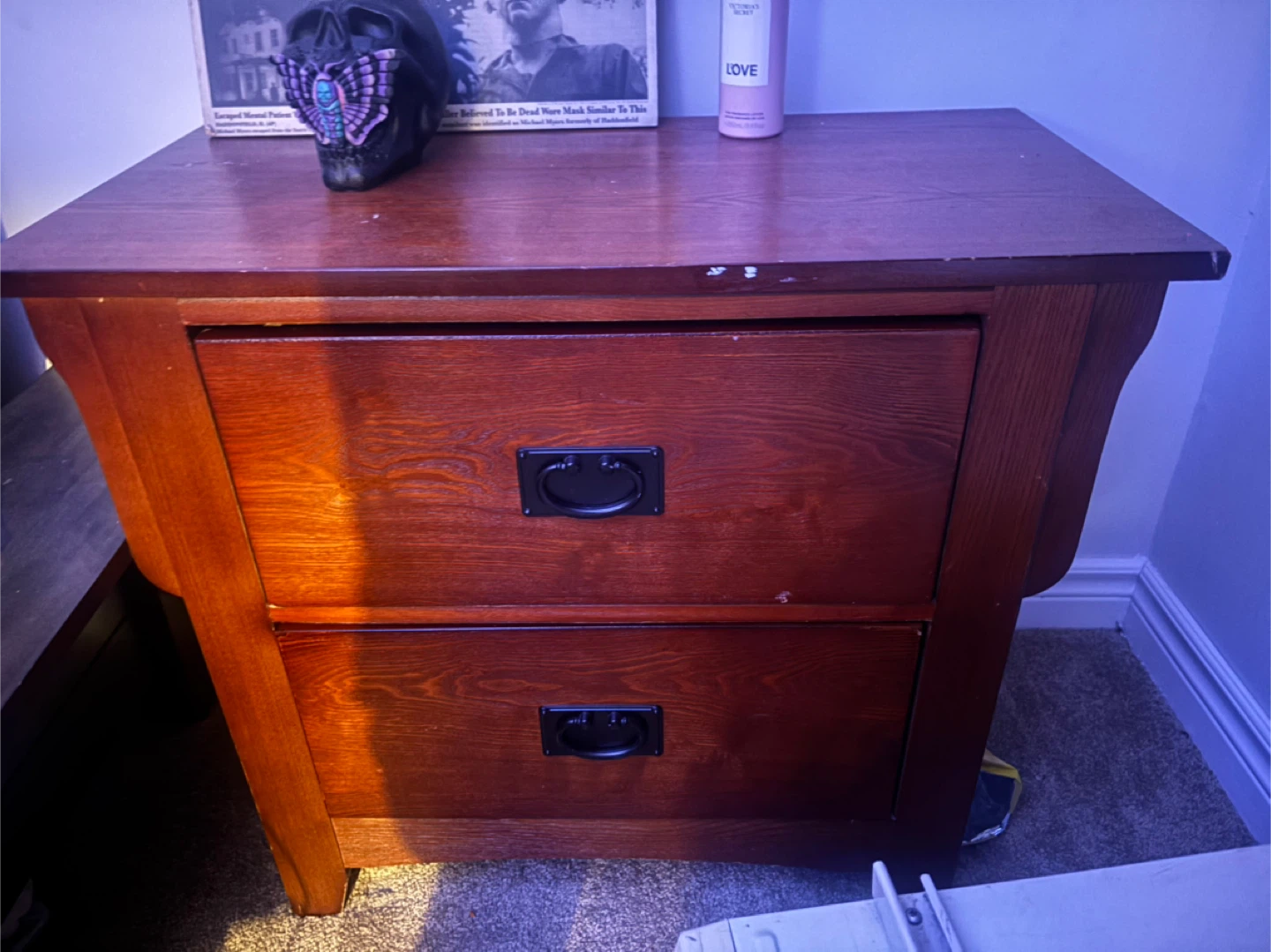 Dresser with 8 Drawers & Cabinet , + 2 Matching Side Tables - photo 3