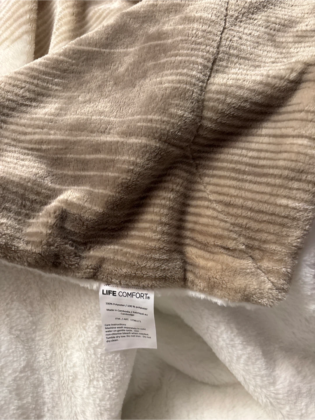 NWOT Life Comfort Plush throw - photo 2