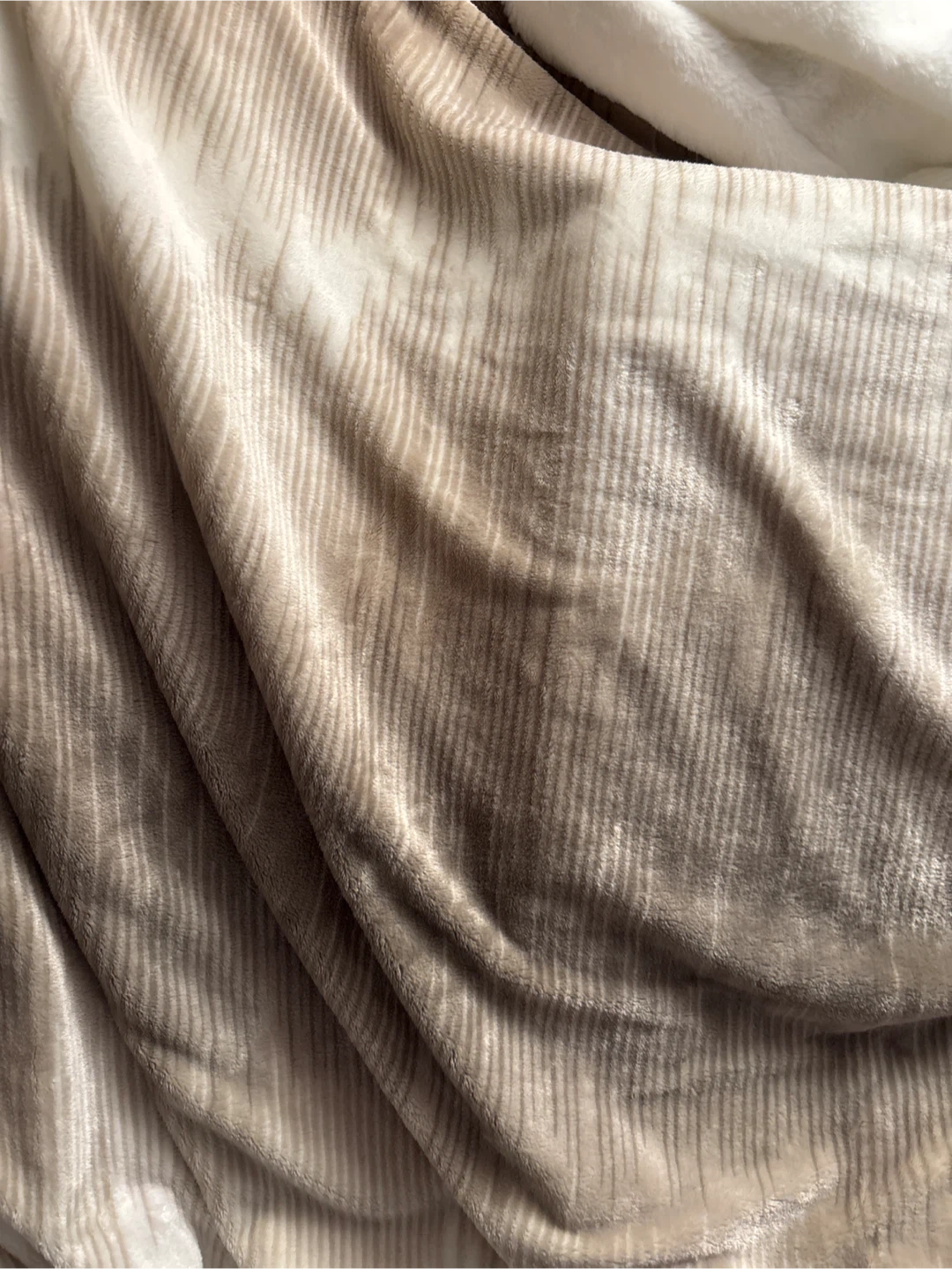 NWOT Life Comfort Plush throw - photo 3