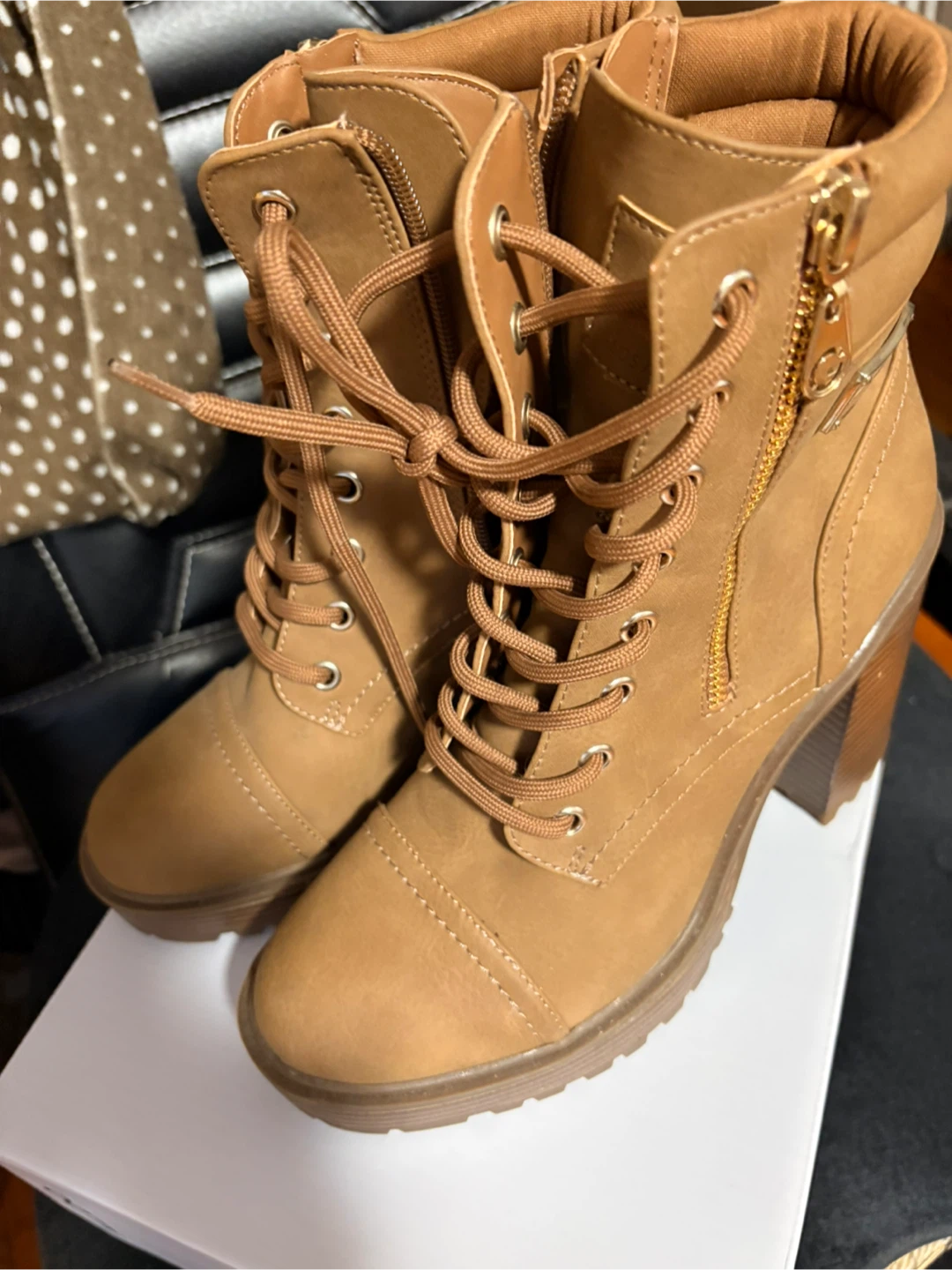 GBG Los Angeles Women's Tan Lace-Up Chunky Heel Boots Size 7.5