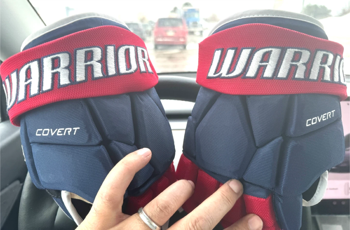 Warrior Covert Hockey Gloves JR 10"-25CM