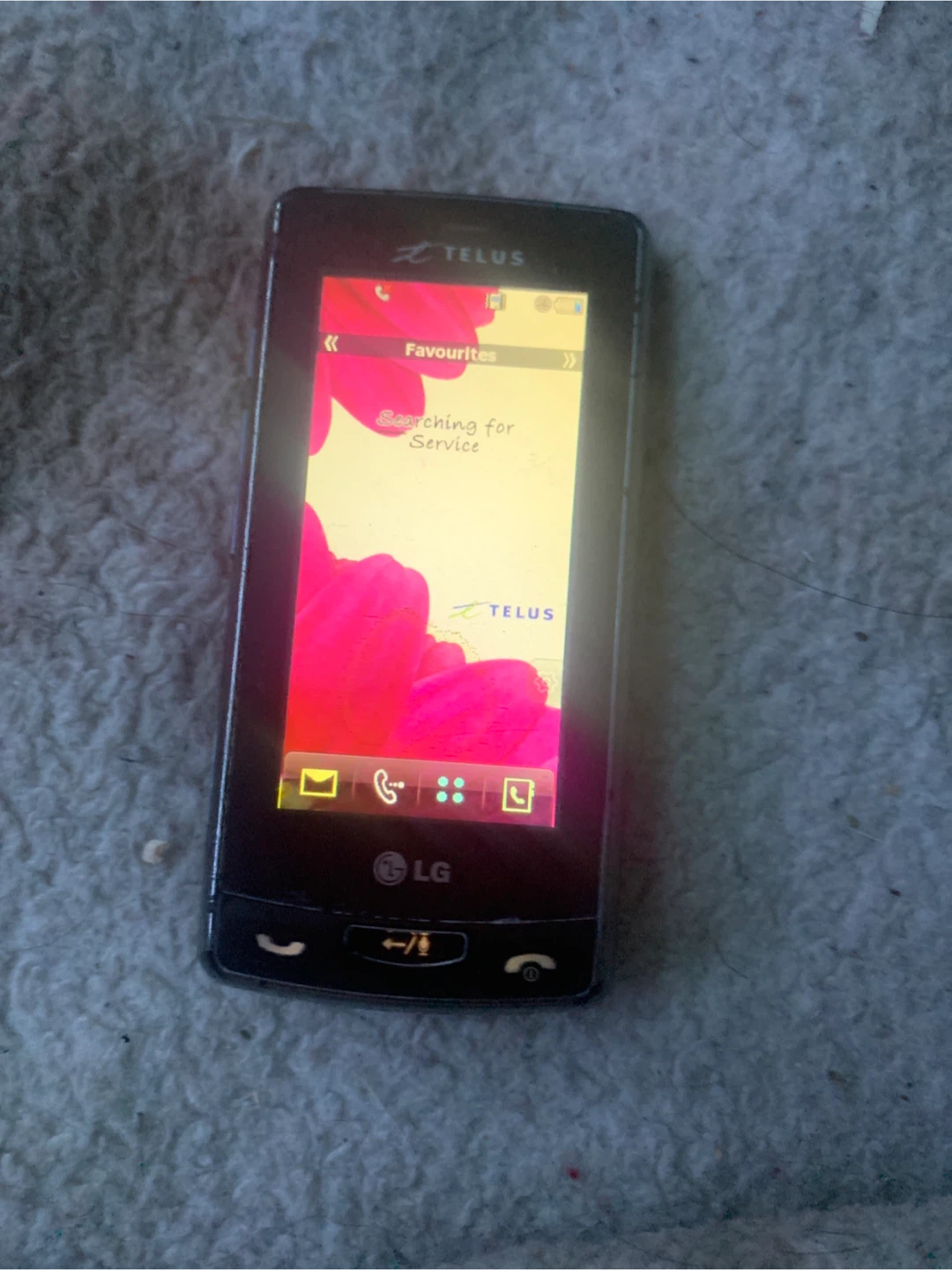 LG flip phone on Telus network