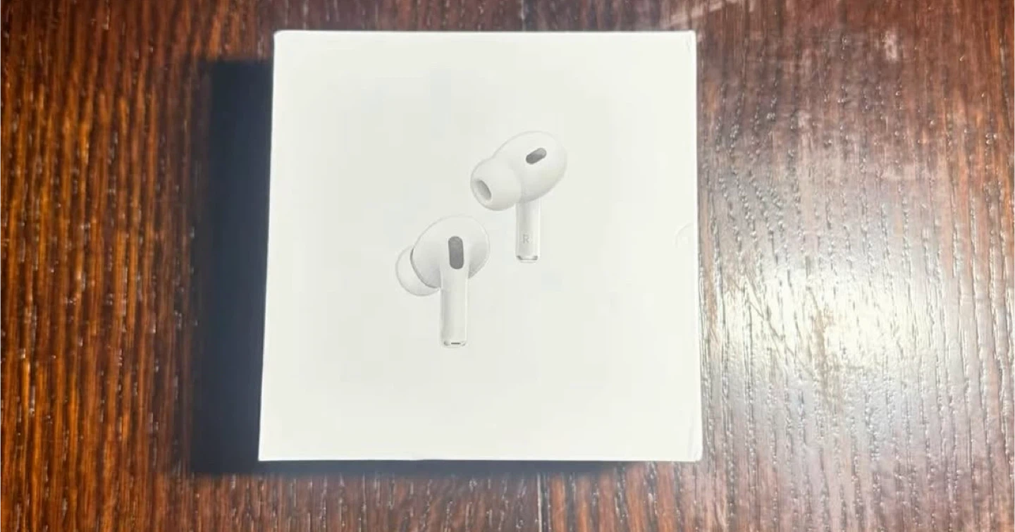 Apple AirPods Pro (2nd generation) with MagSafe Charging Case