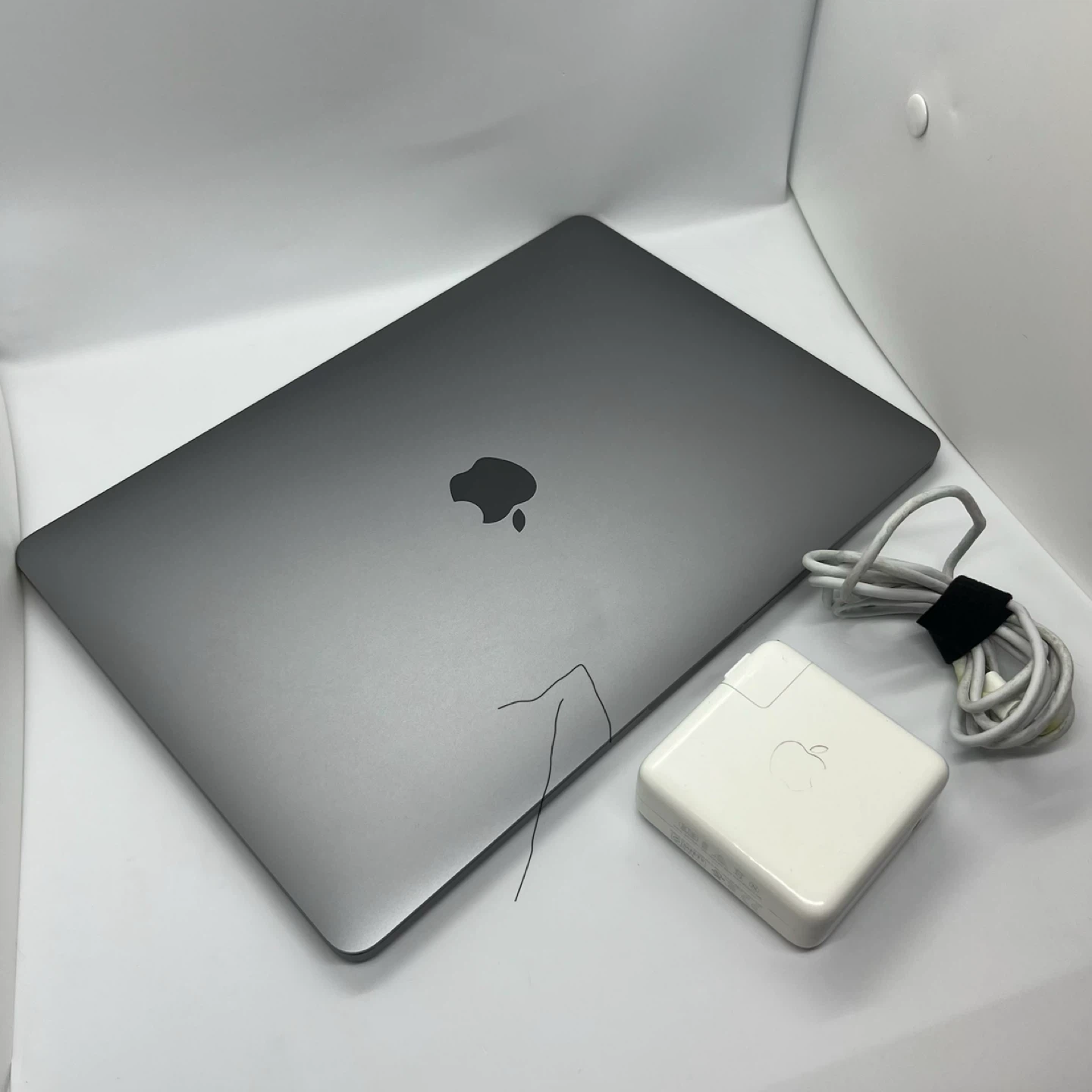 Apple MacBook Pro 13" Touch Bar A1706| READ!DAMAGED- WORKS - photo 4