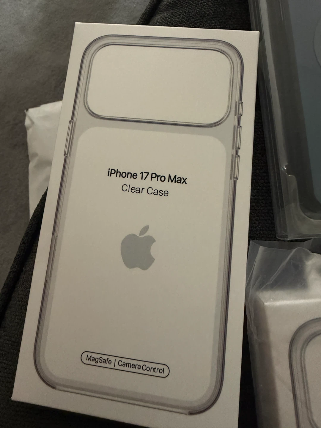 iPhone 17 Pro Max Clear Case - photo 2