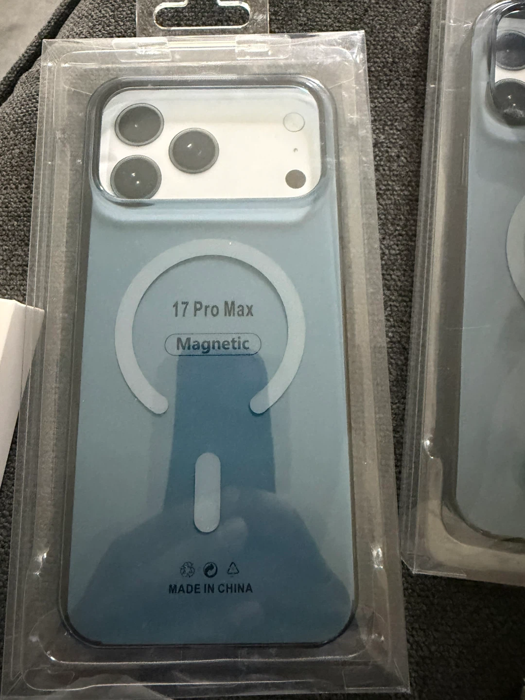 iPhone 17 Pro Max Clear Case - photo 3