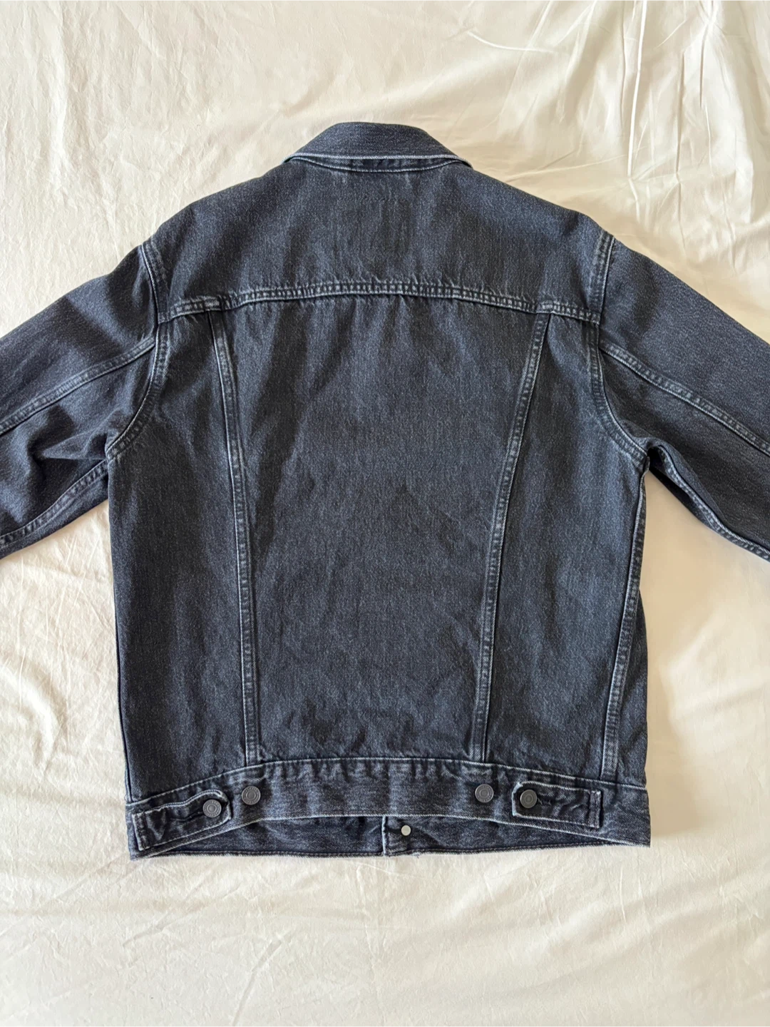 Levi’s Relaxed-Fit Denim Trucker Jacket in Washed Black - photo 4